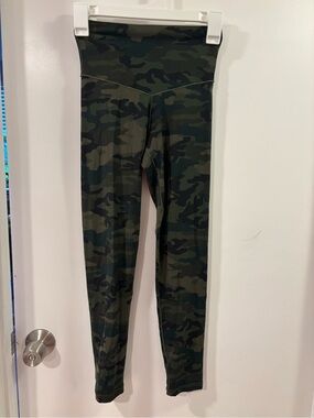 aerie Camo High-Waisted 7/8 Leggings in Green & Black